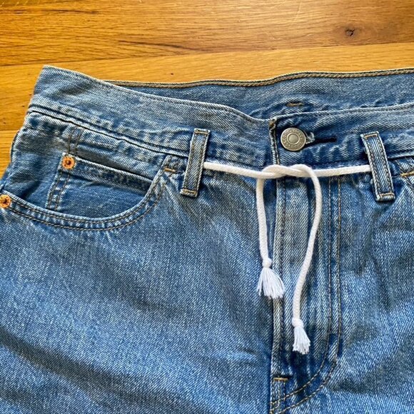 Levi’s Cinched Denim Rolled Shorts Vintage Style Light Wash - Picture 4 of 8
